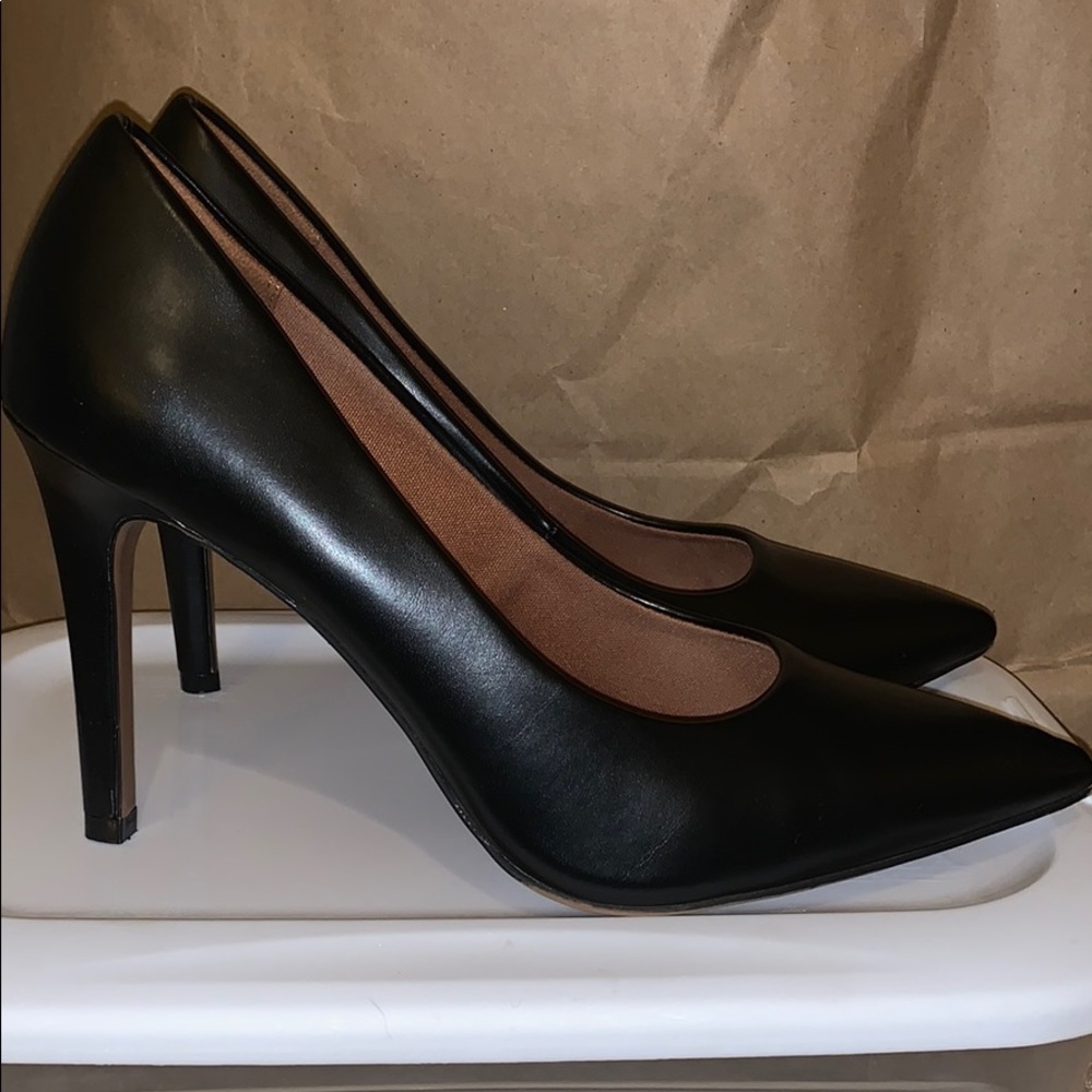 Black Pointed Toe Pumps